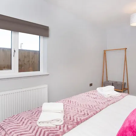 The Luxury Potting Shed With Free Parking! Apartment