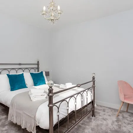 The Luxury Potting Shed With Free Parking! Apartment *