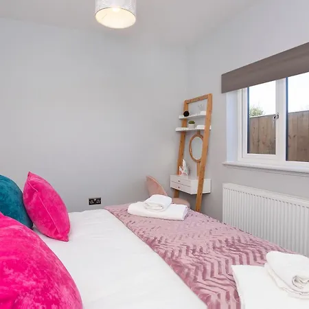 The Luxury Potting Shed With Free Parking! * York
