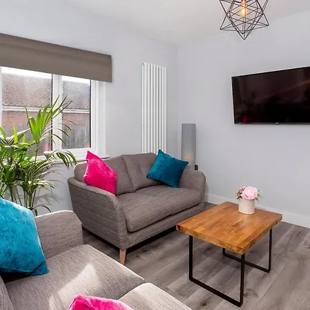 Apartment The Luxury Potting Shed With Free Parking!