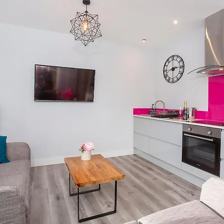 Apartment The Luxury Potting Shed With Free Parking!