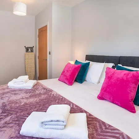 The Luxury Potting Shed With Free Parking! *